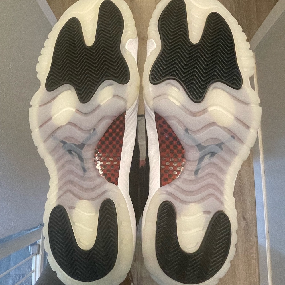 Jordan retro 11 72-10. Super clean never been worn or tried on. - Picture 4 of 10